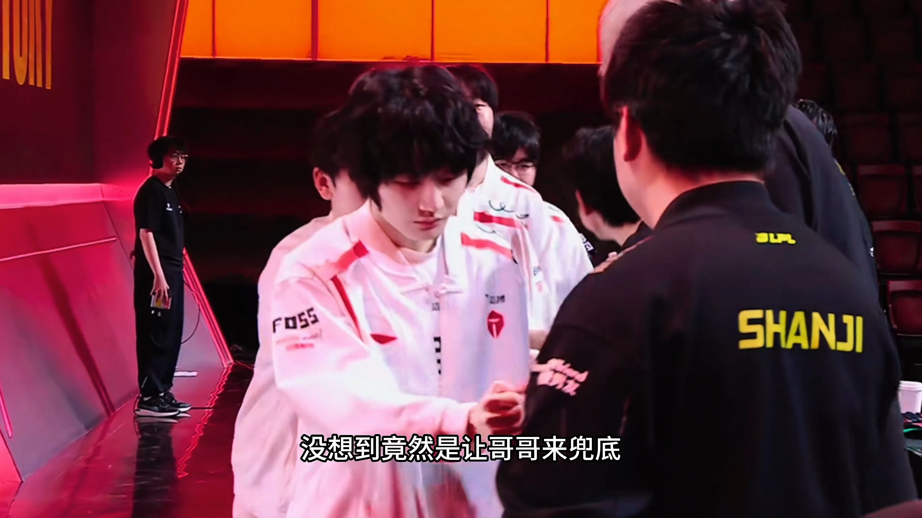 BRO力克TES,CoreJJ极限生还后反打宿敌对决淘汰赛,技惊四座 BRO力克TES,CoreJJ极限生还后反打宿敌对决淘汰赛,技惊四座