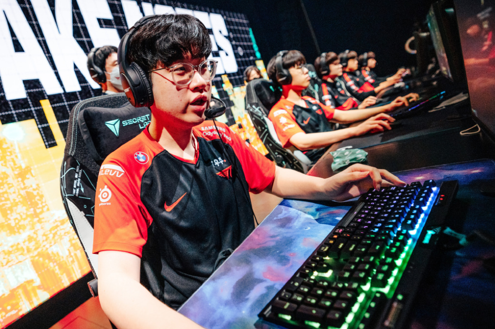 开云体育官网-WBG血洗RNG，Keria开启传奇时刻激烈交锋淘汰赛，锁定晋级资格