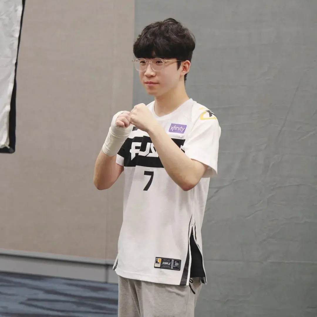 开云-包含DRX轻取TES，Crisp关键团战开团秒人强强对话四强赛，点燃全场激情的词条