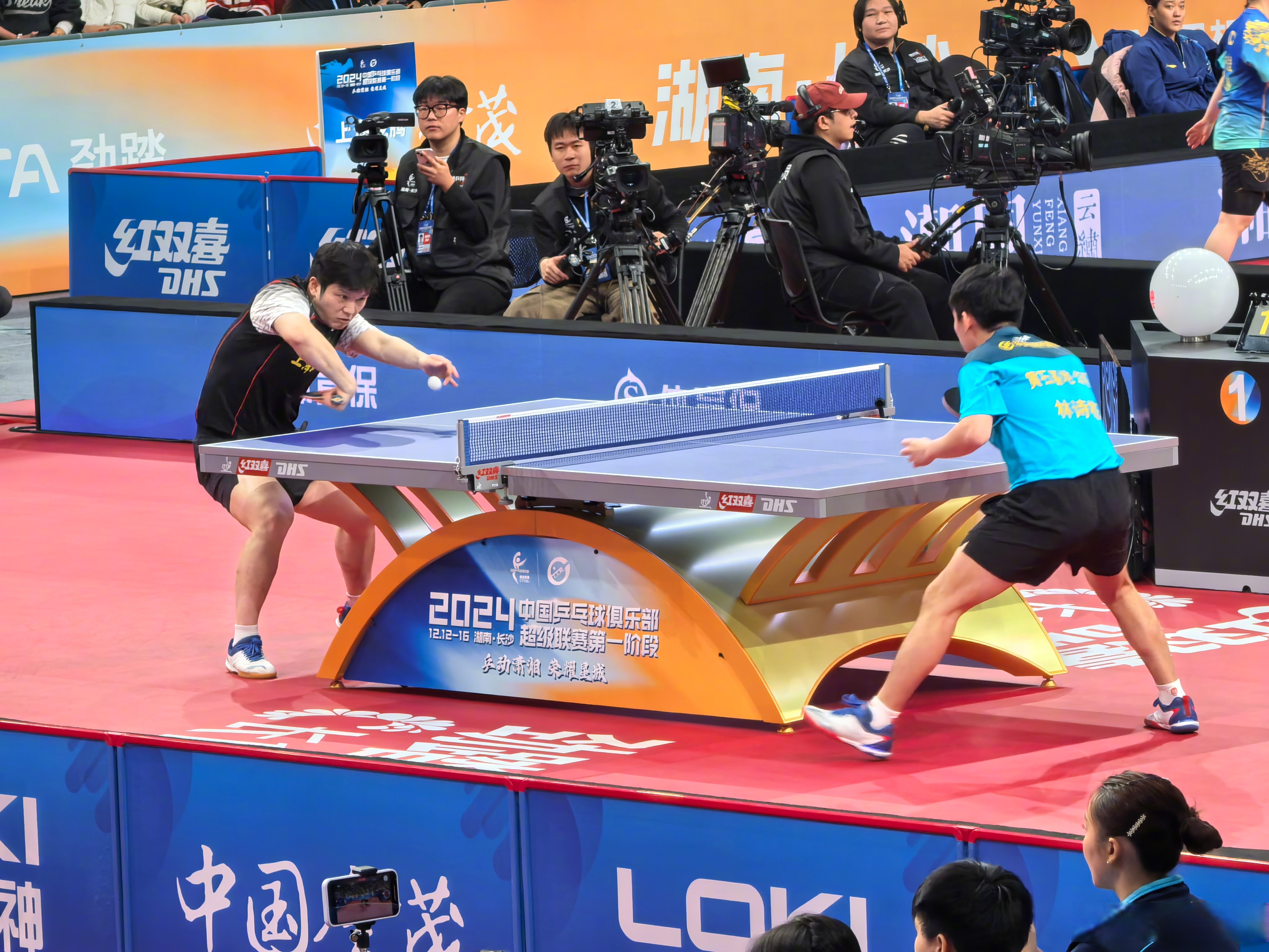 中国队绝杀英格兰队,许昕统治全场 中国队绝杀英格兰队,许昕统治全场