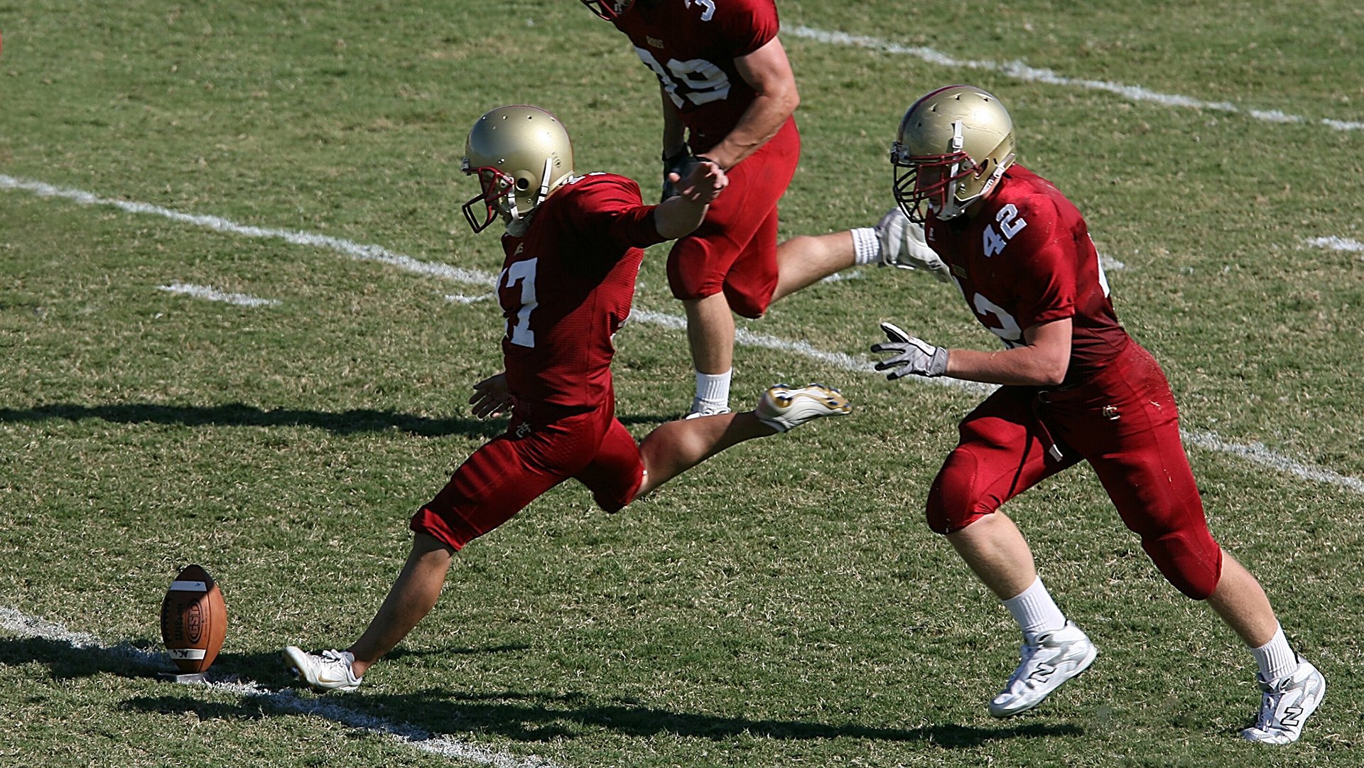 开云体育中国-圣光笼罩大通中心！克莱·汤普森单手握住季后赛命运，勇士逆袭剧本由他书写